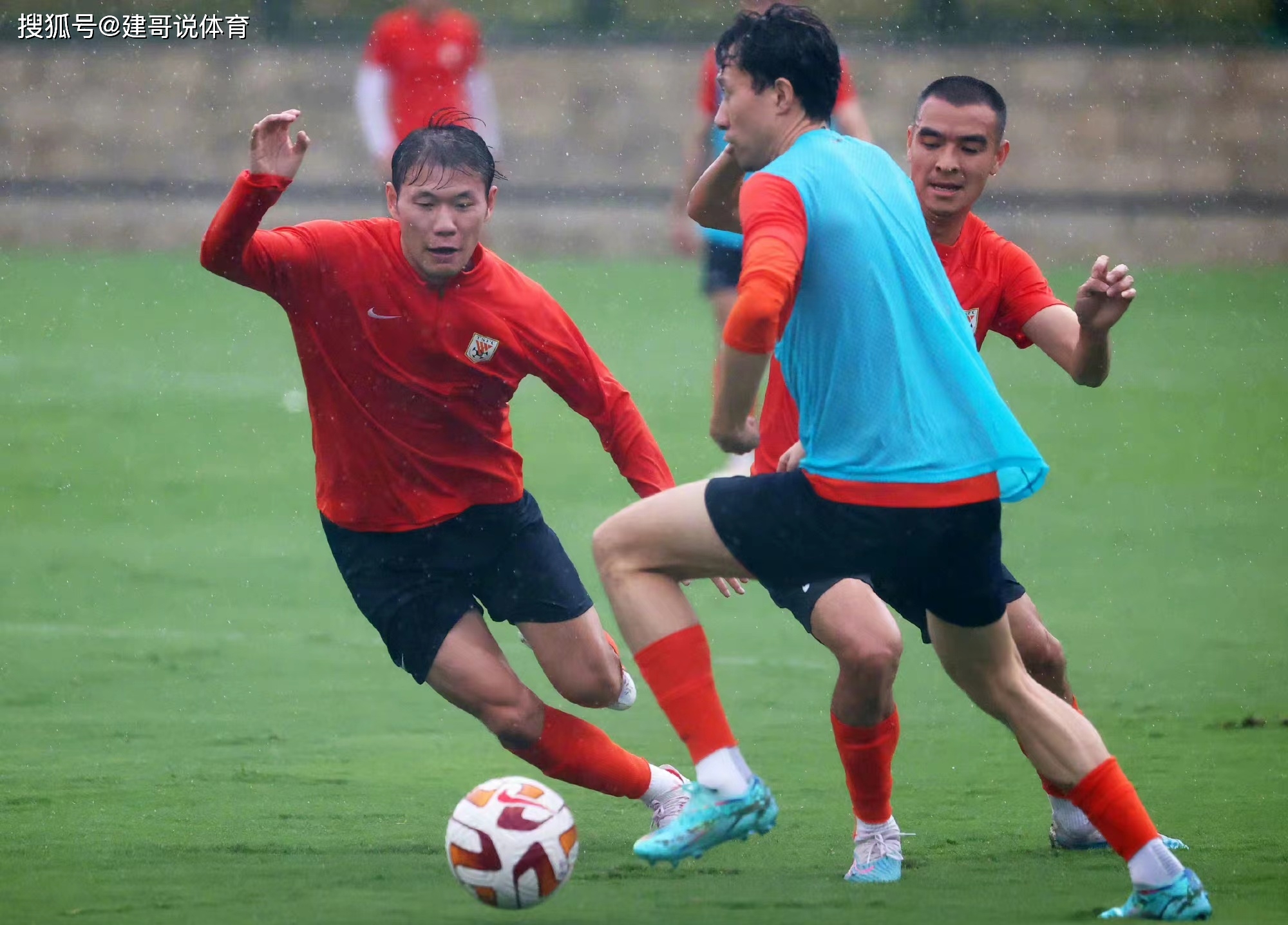 美国队员无奈因伤退出比赛,战绩斐然 美国队员无奈因伤退出比赛,战绩斐然