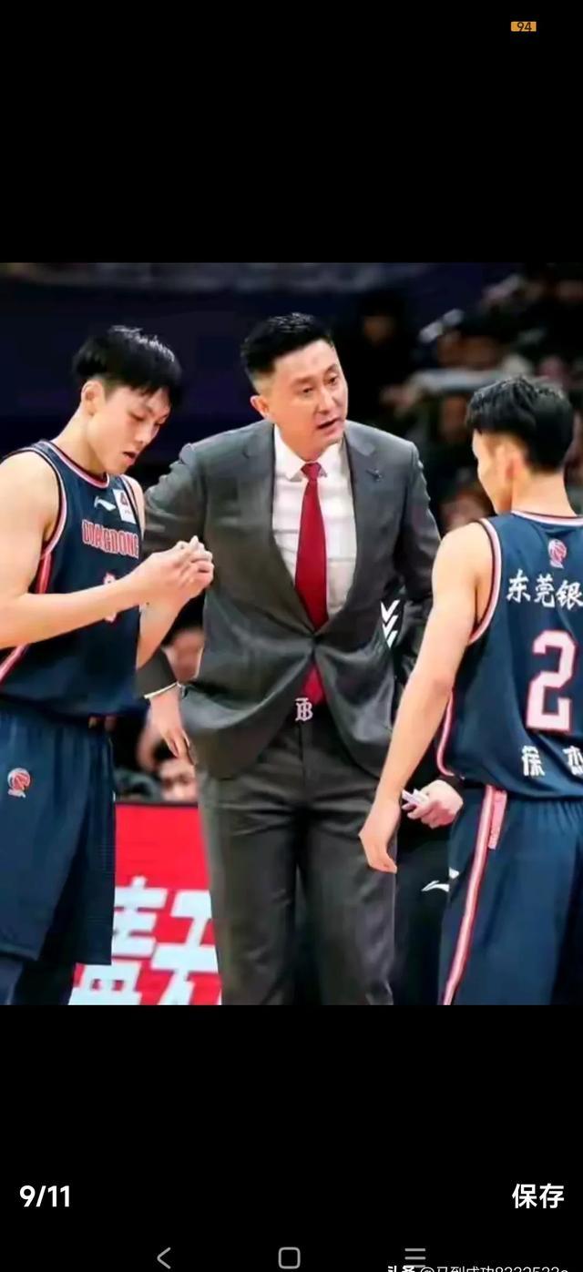 意外事件!球队比赛中场抢断后负伤离场,士气大振 意外事件!球队比赛中场抢断后负伤离场,士气大振