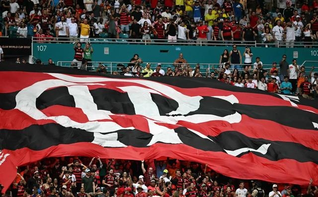 拜仁慕尼黑防守坚决，成功守住胜利，掌声雷动的简单介绍