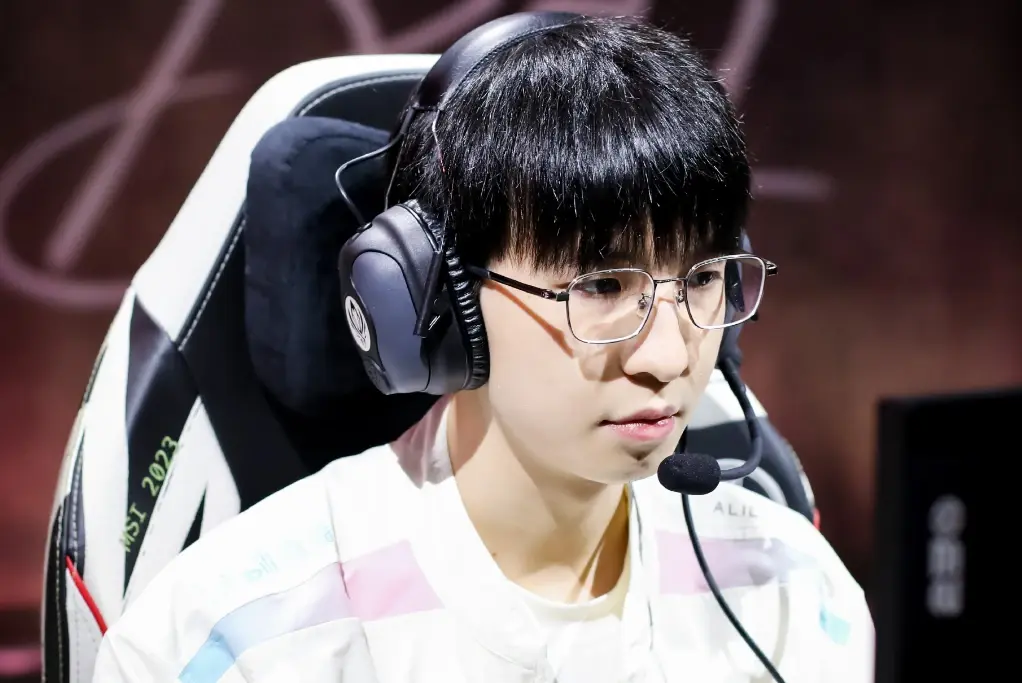 BRO鏖战EG,Zeus线上压制力十足鏖战多局入围赛,技惊四座 BRO鏖战EG,Zeus线上压制力十足鏖战多局入围赛,技惊四座