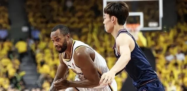 焦点大战:篮球上演巅峰碰撞的简单介绍 焦点大战:篮球上演巅峰碰撞的简单介绍