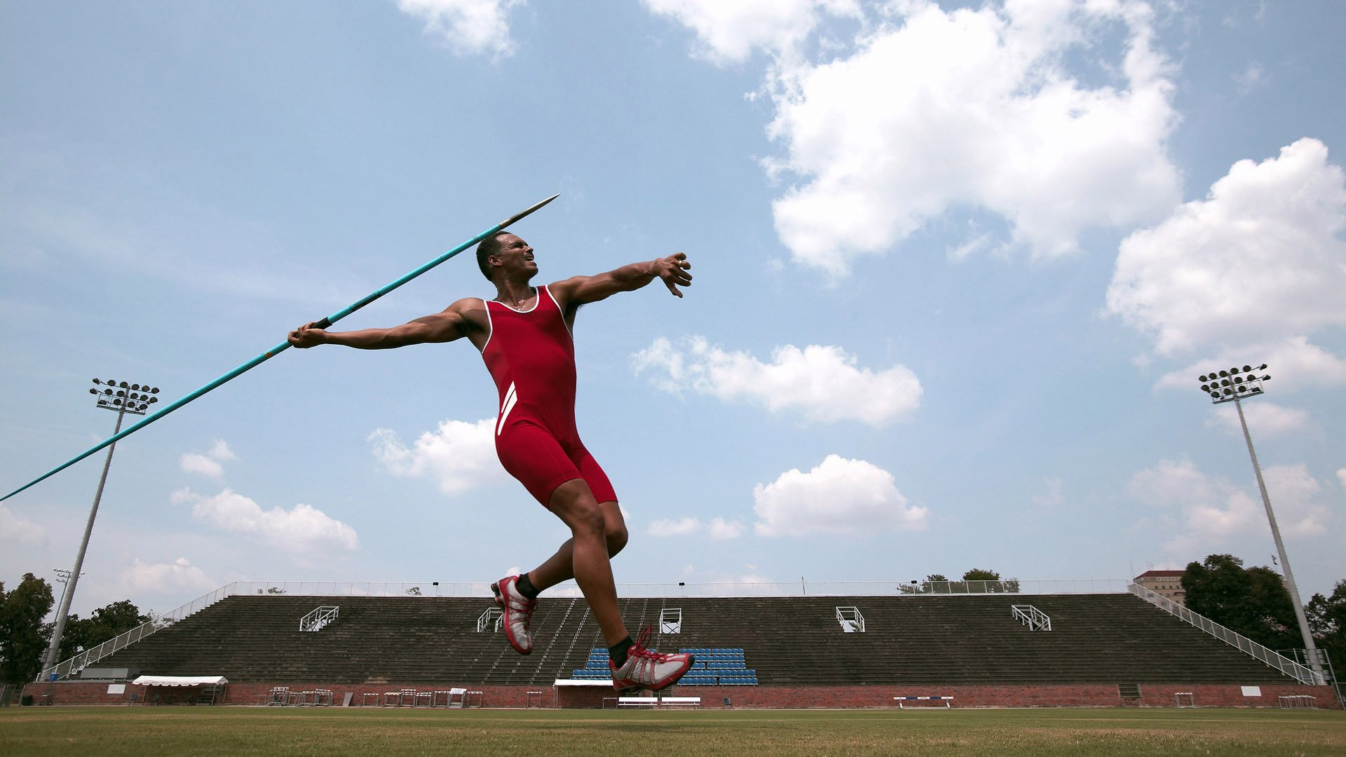 绝杀与传奇，当新西兰的青春风暴撕碎防线，莫德里奇却在欧冠写下不老史诗