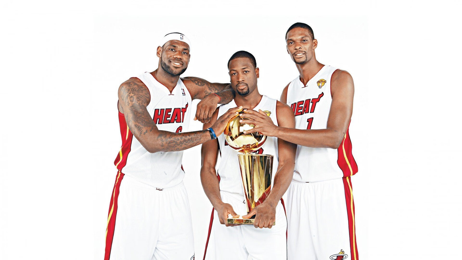 东契奇撕碎防守诠释何为超巨!雄鹿掘金对决成独行侠王牌个人秀