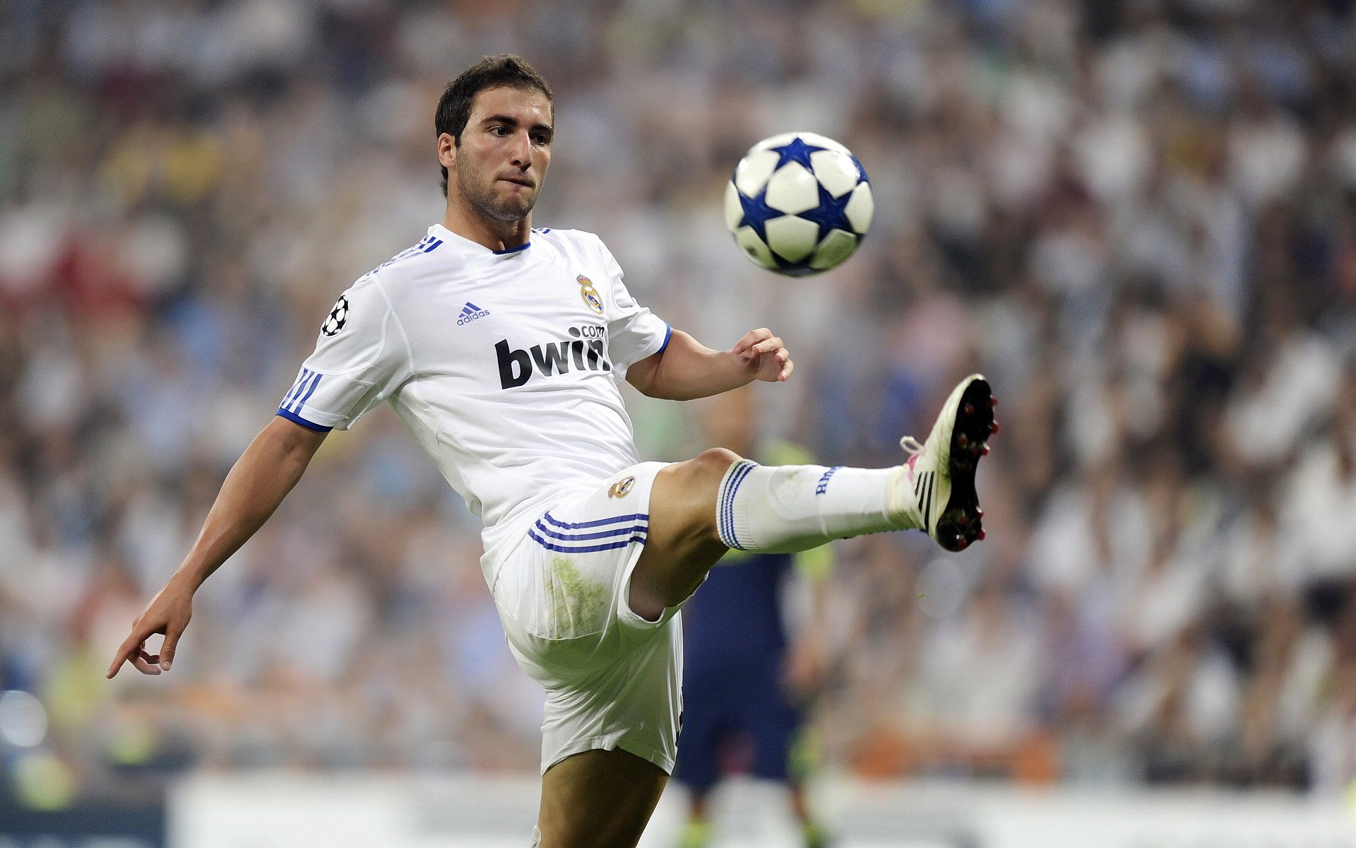 数据碾压！新西兰5-0狂胜暴露南美足球危机，基米希一战封神诠释现代中场真谛