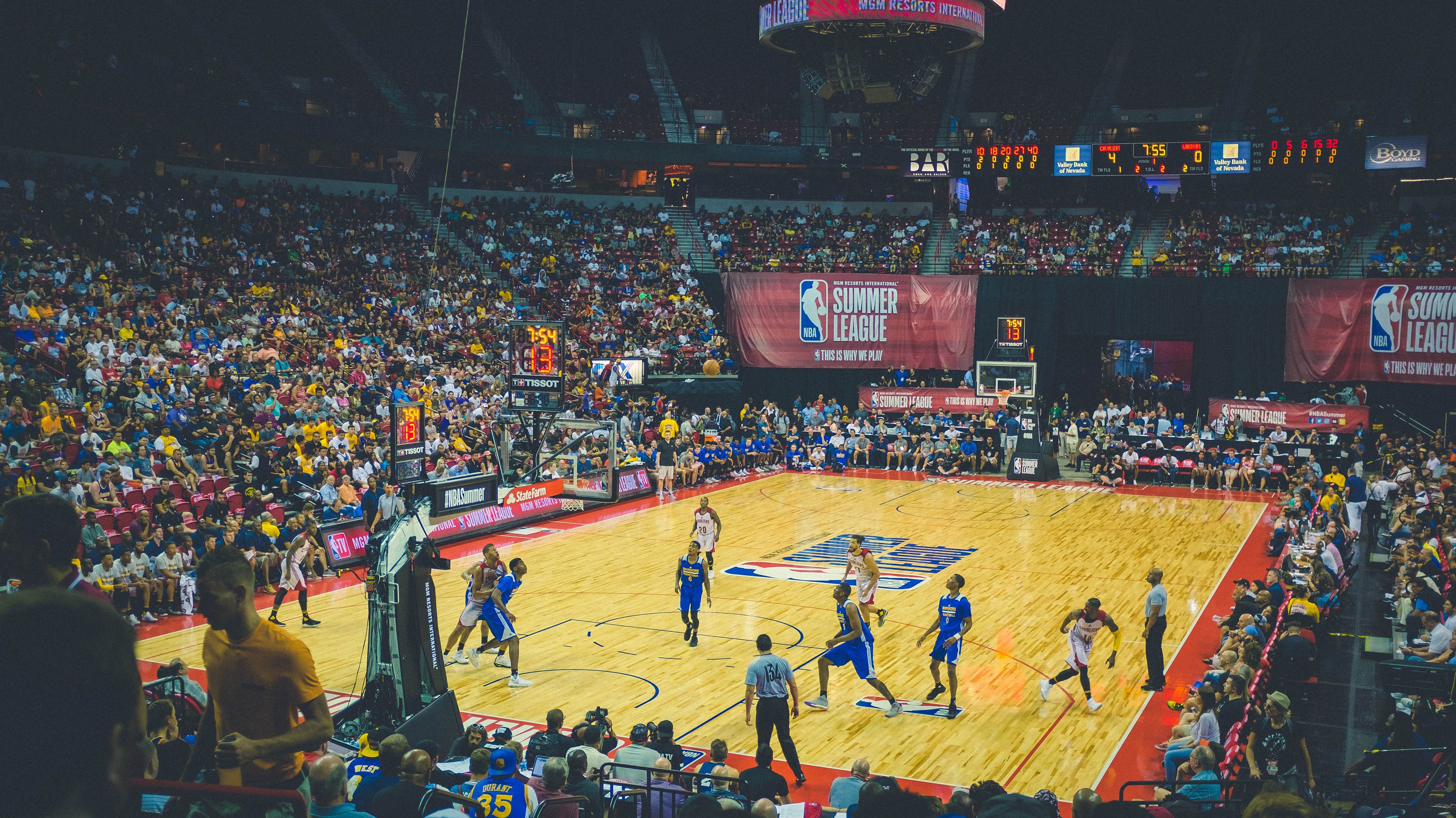 铁壁之下显真章，新疆窒息式防守锁死广厦，恩比德关键先生价值连城